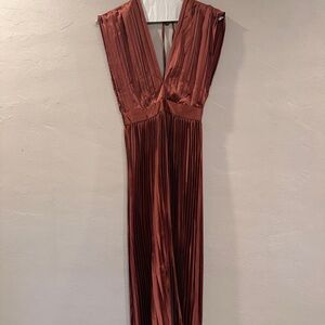 Chic Rust Maxi Dress with Pleats
